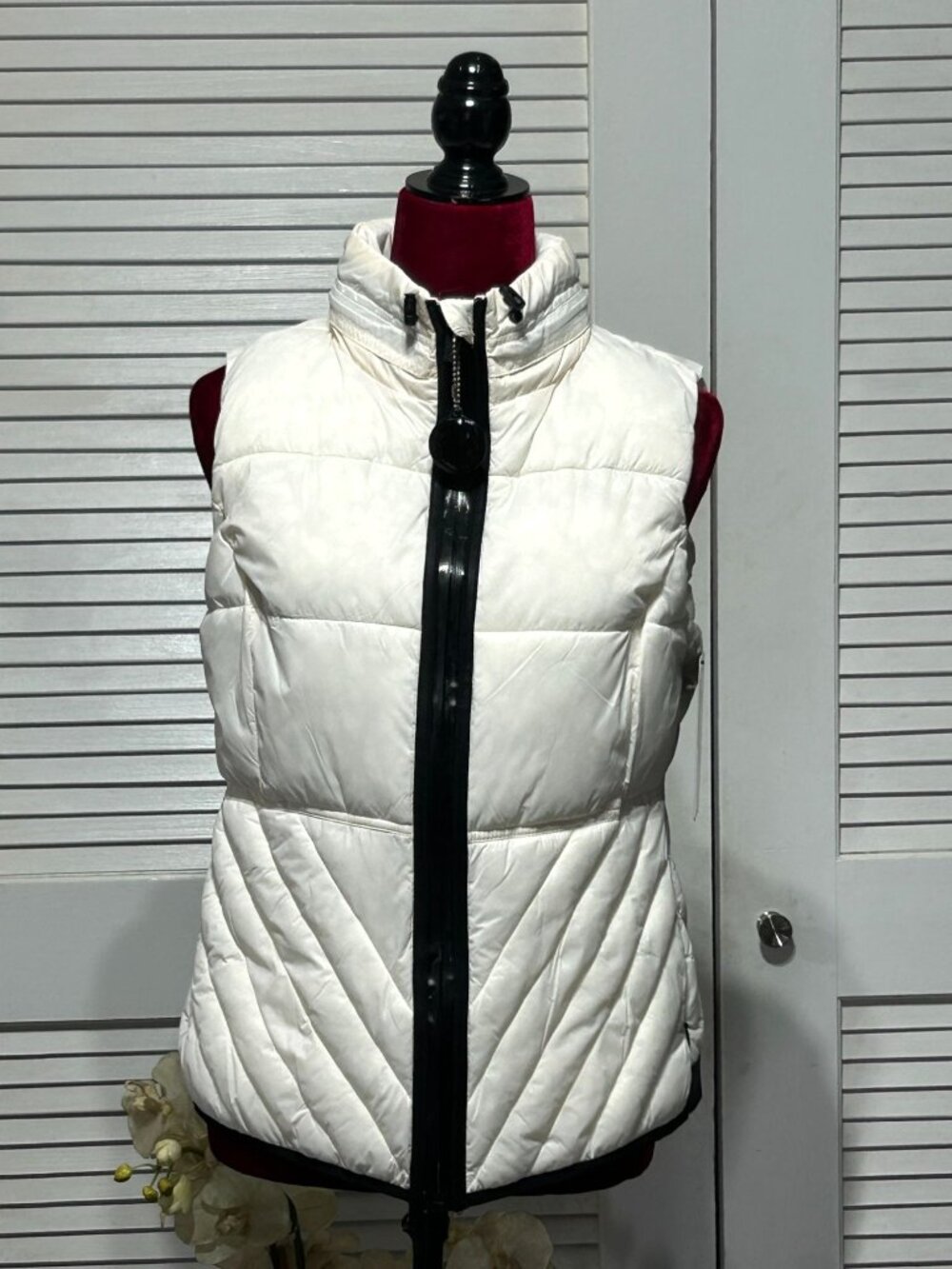 NWT Andrew Marc Women's Ivory Quilted Puffer Vest Down Alternative Size M 3047